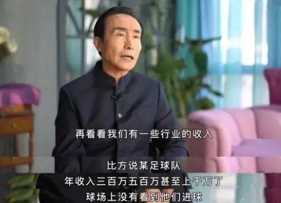 饰演年轻版邓布利多的裘德;洛则形容这次拍摄经历为：;这感觉有点像灵魂出窍，因为我曾经是跟大家一同观看这些过程的